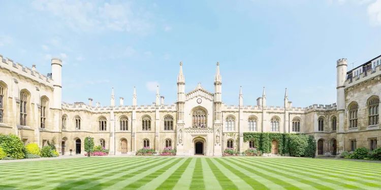 英国罗素大学，比普通大学强在哪？(图1)